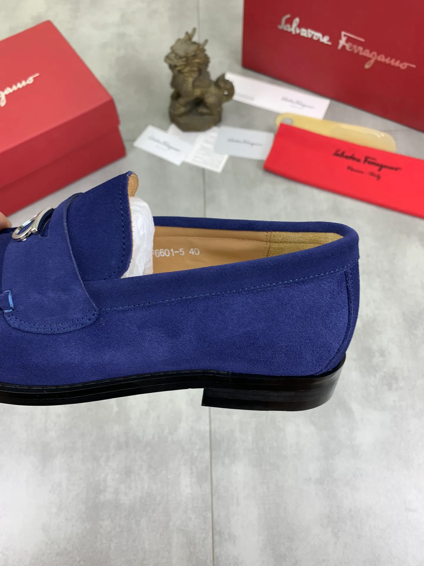 Men's Men's Shoes 💰P460💰[New Style] Water-dyed Niuli 🆘[Salvatore Ferragamo] Ferragamo's latest casual business leather shoes for men! Available at counters simultaneously! The fabric is made of specially imported original calfskin, the lining is made of imported water-dyed cowhide, and the original combination outsole is absolutely luxurious and leads the fashion trend. Matching code: 38-45; black or blue optional